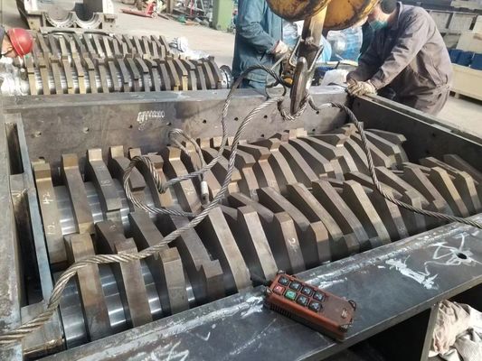 Máquina de trituración de madera/ metal/ caucho/ plástico/ cartón de 90KW con cuchillo de cuchillo de caja de cámara
