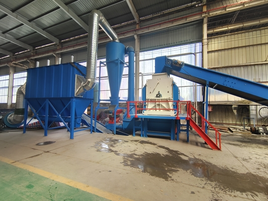 6 toneladas de aserrín producido por el martillo de paja trituradora de madera máquina de molino avanzada para la madera
